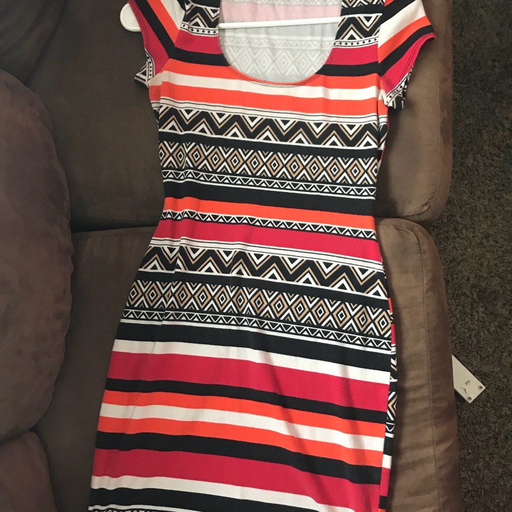 CLOTHES - Picture 8 of 8